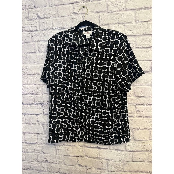 Courtenay XL Black White Circle Print Button Up Short Sleeve Blouse Top - Picture 1 of 6
